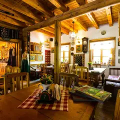 Gdzie zjeść w Łowiczu? Odkryj najlepsze restauracje i kawiarnie