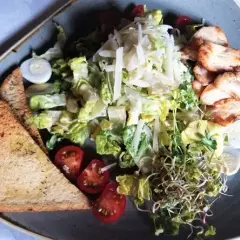 Gdzie zjeść w Uniejowie? Odkryj najlepsze restauracje i potrawy