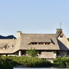 Ile kosztuje nocleg w schronisku? Ceny i porady na sezon