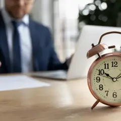 4-dniowy tydzień pracy w jakim kraju? Zaskakujące wyniki i trendy