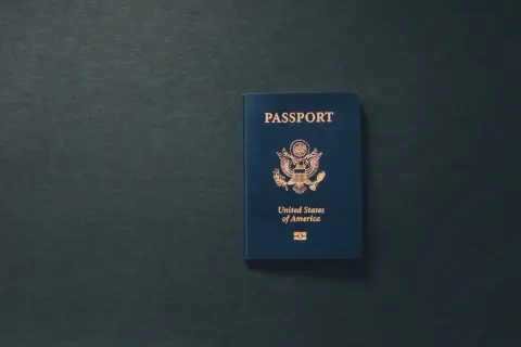 Kiedy paszport traci ważność? Poznaj kluczowe okoliczności i terminy