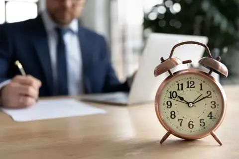 4-dniowy tydzień pracy w jakim kraju? Zaskakujące wyniki i trendy