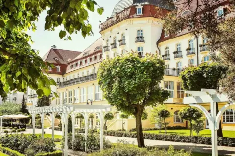 Hotel Marmur gdzie jest? Odkryj tajemnice fikcyjnego hotelu w Sopocie