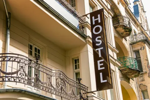 Co to jest hotel? Poznaj kluczowe informacje i rodzaje obiektów hotelowych