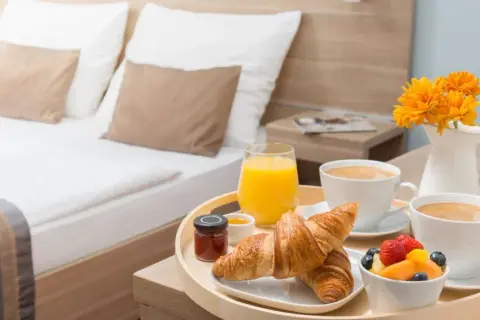 Hotel resort - co to znaczy i jak różni się od standardowego hotelu?