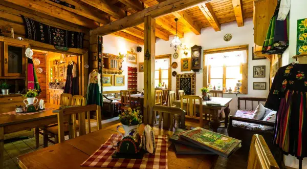 Gdzie zjeść w Łowiczu? Odkryj najlepsze restauracje i kawiarnie