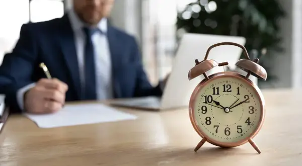 4-dniowy tydzień pracy w jakim kraju? Zaskakujące wyniki i trendy