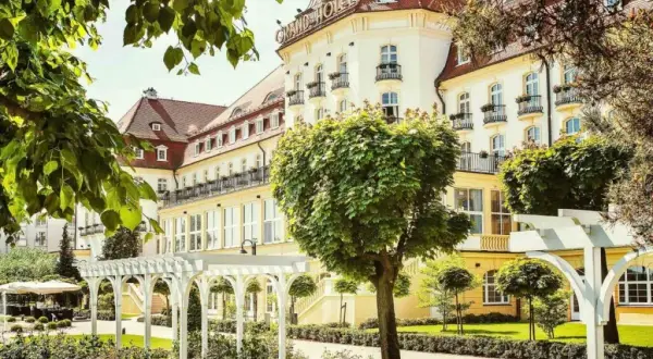 Hotel Marmur gdzie jest? Odkryj tajemnice fikcyjnego hotelu w Sopocie