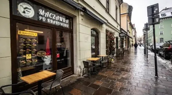 Gdzie zjeść maczankę po krakowsku? Odkryj najlepsze miejsca w Krakowie