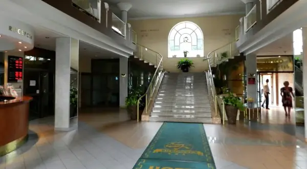 Dlaczego upadł hotel Murat w Redzie? Kluczowe przyczyny i skutki