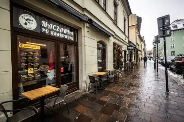Gdzie zjeść maczankę po krakowsku? Odkryj najlepsze miejsca w Krakowie