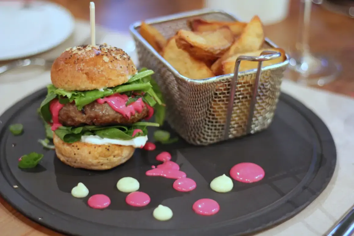 Gdzie zjeść w Egerze? Odkryj najlepsze restauracje i smaki