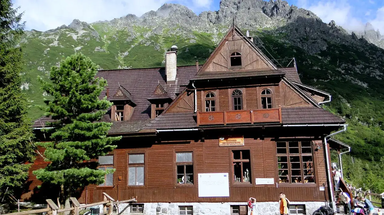 Zdjęcie Ile kosztuje nocleg w schronisku? Ceny i porady na sezon