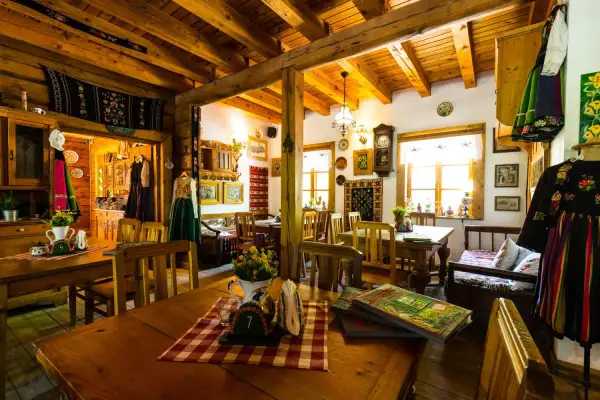 Gdzie zjeść w Łowiczu? Odkryj najlepsze restauracje i kawiarnie